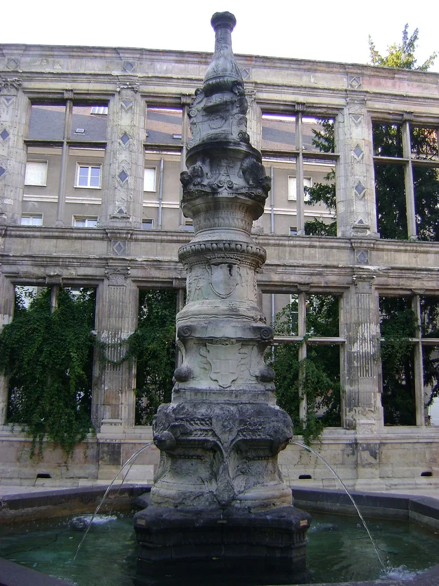 Fontaine de Beaune-Semblançay dans son jardin à Tours.